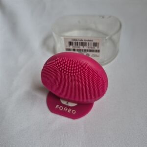 Foreo LUNA fofo smart facial cleansing brush and skin analyzer